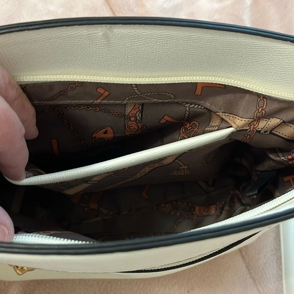 Crossbody purse white gold tone accents & feet long adjustable strap textured
